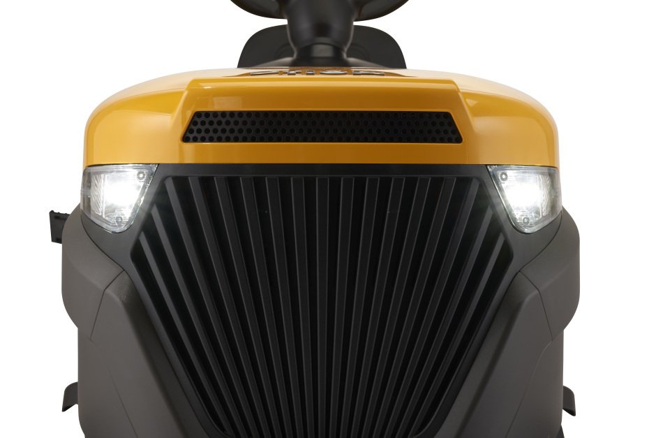 Stiga Rasentraktor Estate 598 mit Mulchstopfen, Anhängerkupplung und Ladegerät